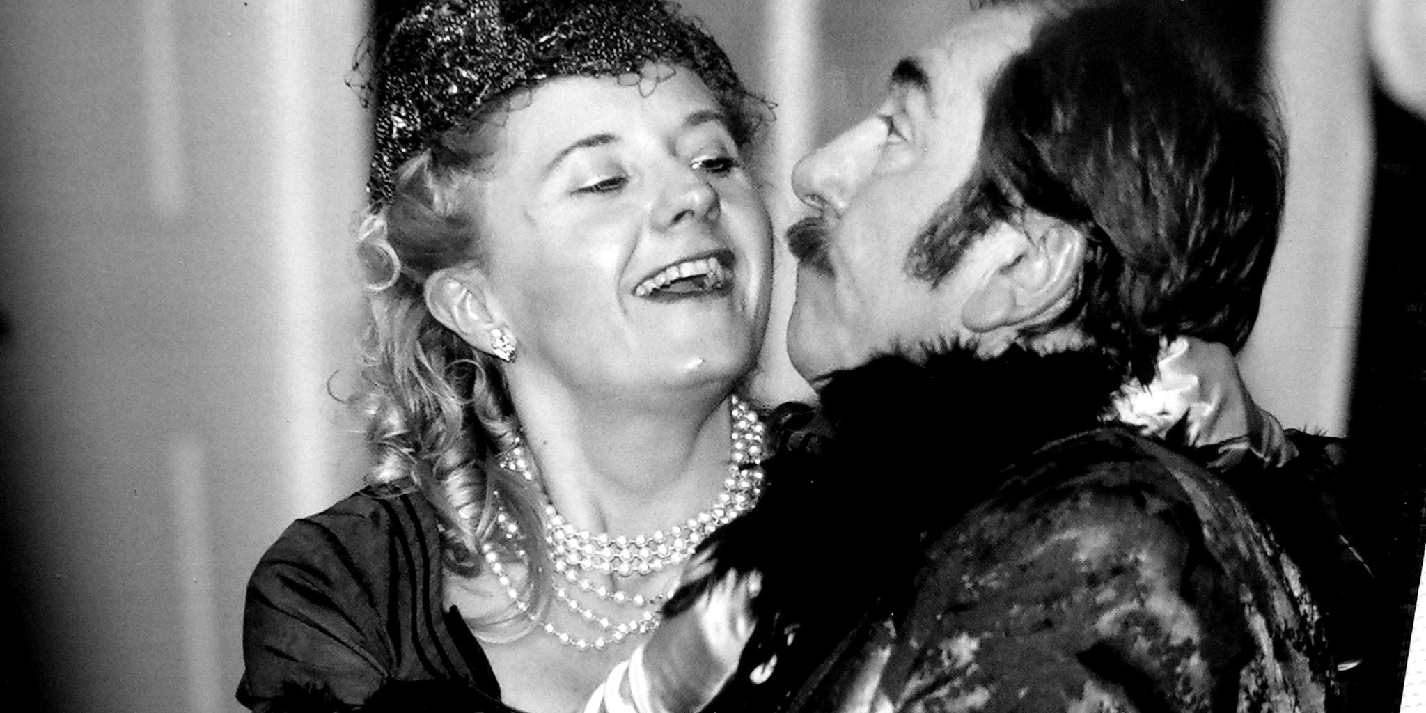 061010-tvg-theater-haerter-028-blackwhite