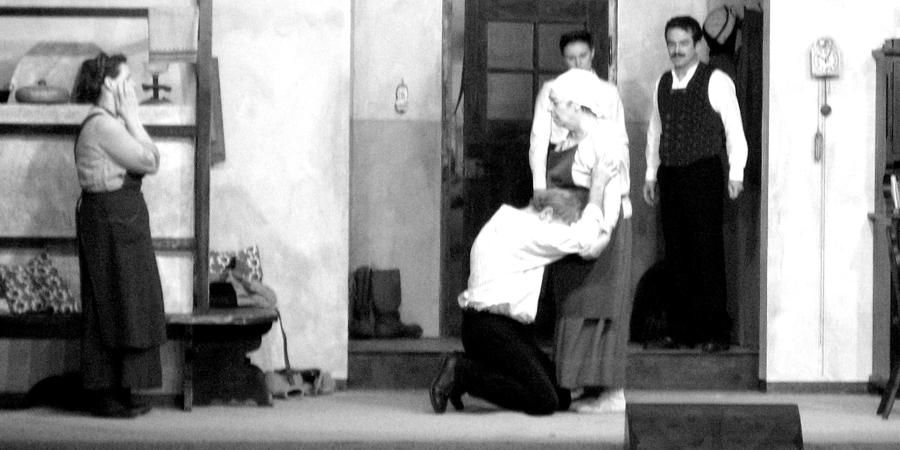 080324-tvg-theater-14-blackwhite